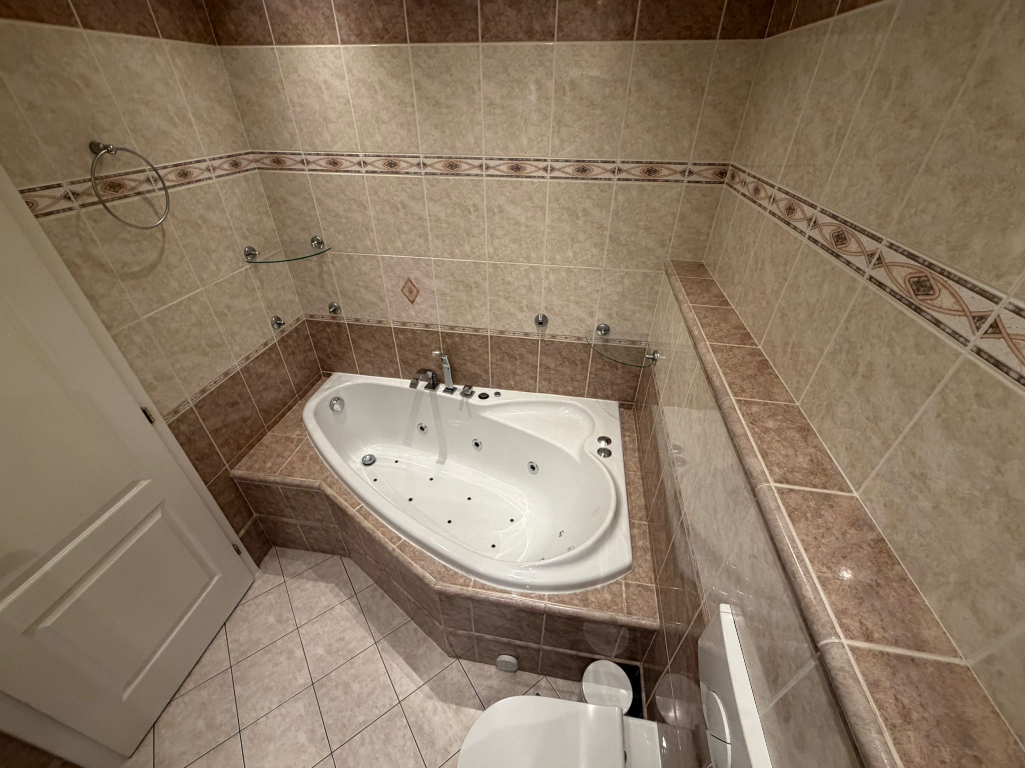 Koupelna s masážní vanou